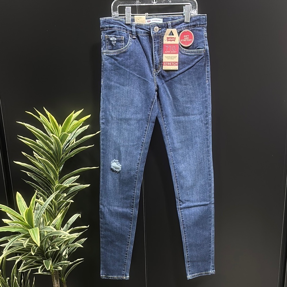 Levi’s 710 Super Skinny stretch, adjustable waistband, soft and stretchy